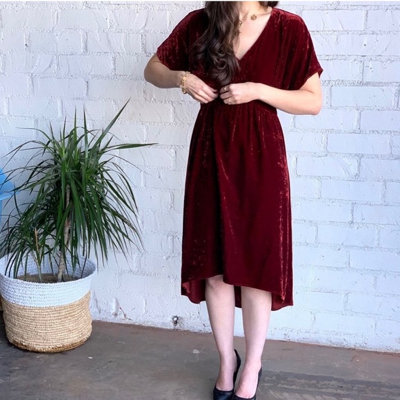 Cabi 3696 Grace Tribute Crushed Velvet Dress
Short Sleeves High Low Hem Sz Large - Picture 3 of 16